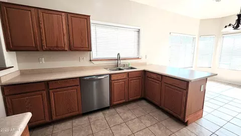 Kitchen - 3566 S Seton Ave, Gilbert, AZ 85297 photo 4 of 5
