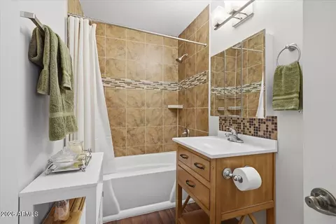 Bath - 1908 E Pinchot Ave, Phoenix, AZ 85016 photo 2 of 2