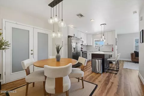 Dining - 1908 E Pinchot Ave, Phoenix, AZ 85016 photo 2 of 2