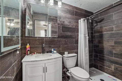 Bath - 3829 W Thunderbird Rd, Phoenix, AZ 85053 photo 2 of 4