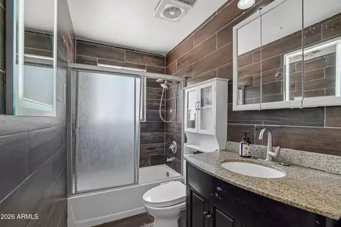 Bath - 3829 W Thunderbird Rd, Phoenix, AZ 85053 photo 1 of 4