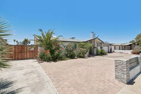 Exterior - 3829 W Thunderbird Rd, Phoenix, AZ 85053 photo 2 of 6