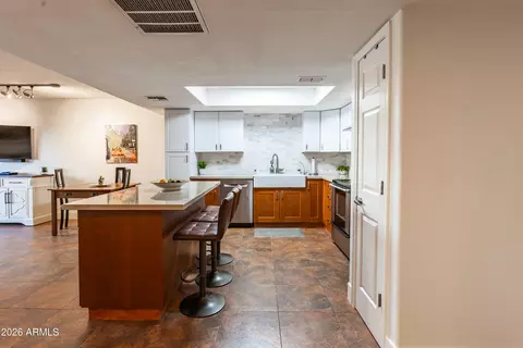 7830 E Camelback Rd #102, Scottsdale, AZ 85251