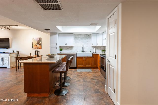 7830 E Camelback Rd #102, Scottsdale, AZ 85251