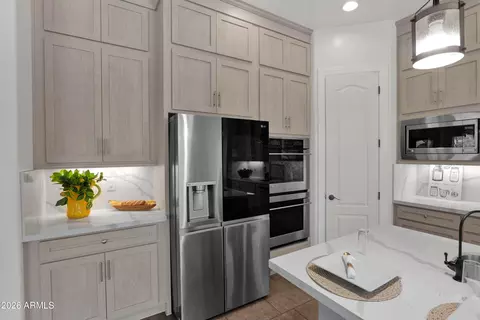 Kitchen - 2282 E Tomahawk Dr, Gilbert, AZ 85298 photo 6 of 7