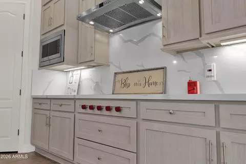 Kitchen - 2282 E Tomahawk Dr, Gilbert, AZ 85298 photo 7 of 7