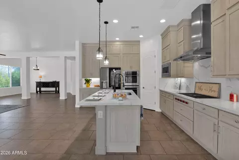 Kitchen - 2282 E Tomahawk Dr, Gilbert, AZ 85298 photo 5 of 7