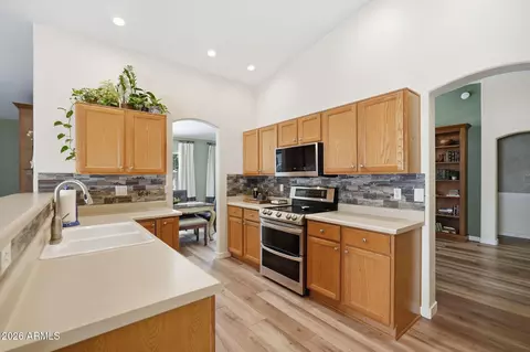 Kitchen - 3244 E Rosemonte Dr, Phoenix, AZ 85050 photo 3 of 6