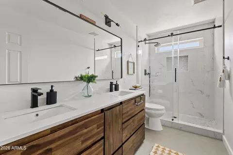 Bath - 4245 E Meadow Dr, Phoenix, AZ 85032 photo 7 of 9