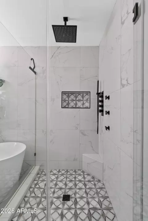 Bath - 4245 E Meadow Dr, Phoenix, AZ 85032 photo 5 of 9