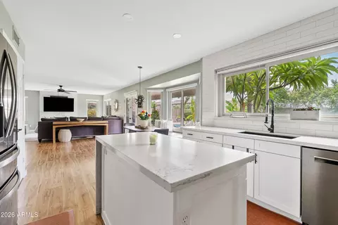 Kitchen - 4245 E Meadow Dr, Phoenix, AZ 85032 photo 5 of 6
