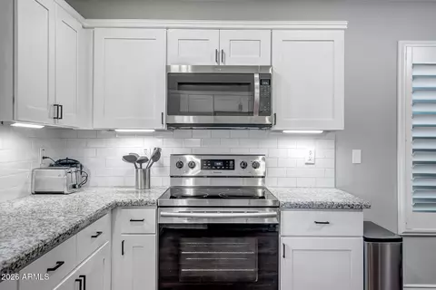 Kitchen - 2477 E Vermont Dr, Gilbert, AZ 85295 photo 4 of 5