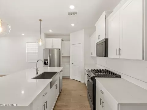 2412 Enantio Rd, San Tan Valley, AZ 85143