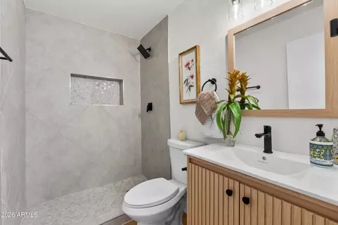 Bath - 14214 N 36th Ave, Phoenix, AZ 85053 photo 1 of 4
