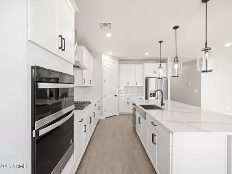310 W Flatiron Trl, Apache Junction, AZ 85120