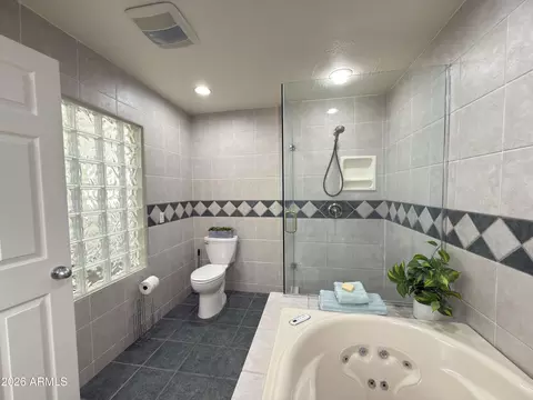 Bath - 2102 E Alameda Dr, Tempe, AZ 85282 photo 2 of 5