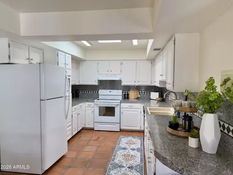 Kitchen - 2102 E Alameda Dr, Tempe, AZ 85282 photo 1 of 2