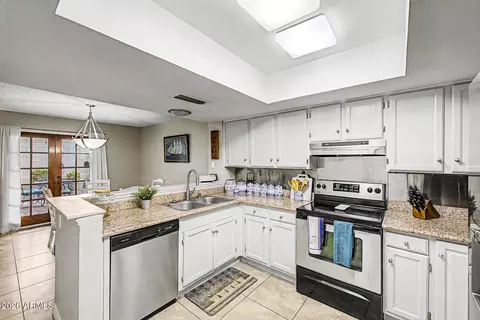 Kitchen - 510 E Wescott Dr, Phoenix, AZ 85024 photo 2 of 2