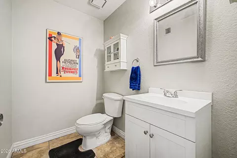 Bath - 510 E Wescott Dr, Phoenix, AZ 85024 photo 1 of 3