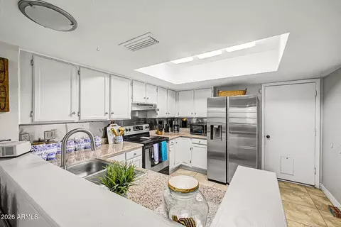 Kitchen - 510 E Wescott Dr, Phoenix, AZ 85024 photo 1 of 2