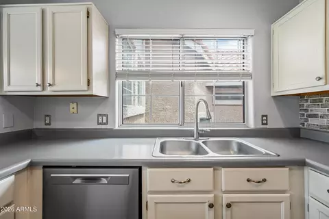 Kitchen - 1633 E Lakeside Dr #165, Gilbert, AZ 85234 photo 2 of 4