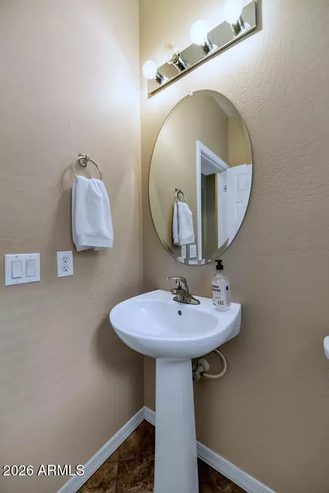 Bath - 2157 W Scully Dr, Phoenix, AZ 85023 photo 4 of 4