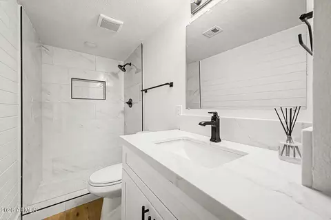 Bath - 3505 E Campbell Ave #11, Phoenix, AZ 85018 photo 1 of 4