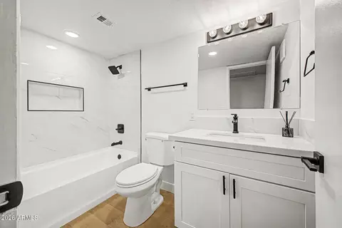 Bath - 3505 E Campbell Ave #11, Phoenix, AZ 85018 photo 3 of 4