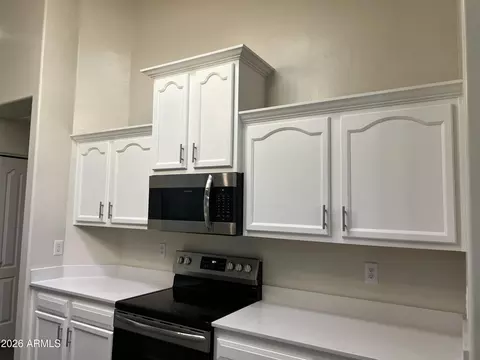 Kitchen - 910 S Paradise Dr, Gilbert, AZ 85233 photo 2 of 2