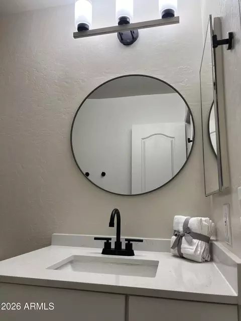 Bath - 910 S Paradise Dr, Gilbert, AZ 85233 photo 1 of 3