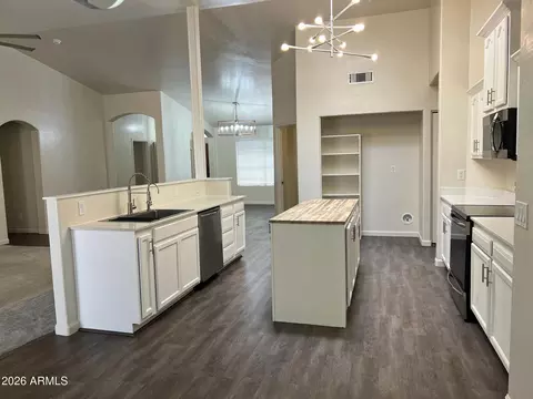 Other - 910 S Paradise Dr, Gilbert, AZ 85233 photo 1 of 37