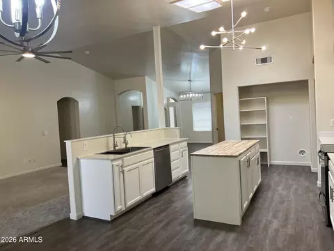 Other - 910 S Paradise Dr, Gilbert, AZ 85233 photo 1 of 39