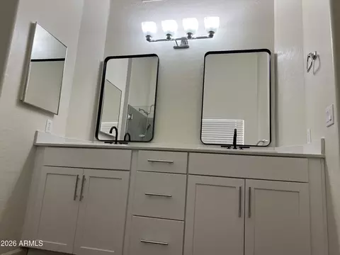 Bath - 910 S Paradise Dr, Gilbert, AZ 85233 photo 2 of 2