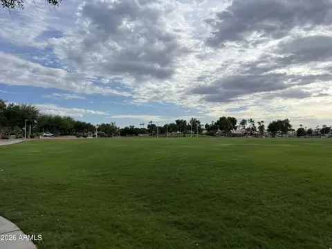 Exterior - 910 S Paradise Dr, Gilbert, AZ 85233 photo 2 of 2