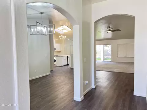 Entry Way - 910 S Paradise Dr, Gilbert, AZ 85233 photo 1 of 1