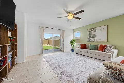 28241 N Nealite Dr, San Tan Valley, AZ 85143