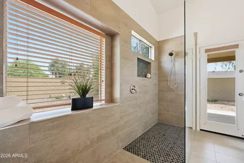 Bath - 2956 E Shady Spring Trl, Phoenix, AZ 85024 photo 2 of 3