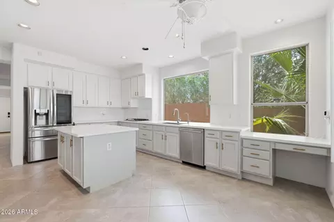 Kitchen - 1257 E Voltaire Ave, Phoenix, AZ 85022 photo 3 of 4