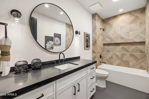 Bath - 3210 E Oregon Ave, Phoenix, AZ 85018 photo 18 of 20