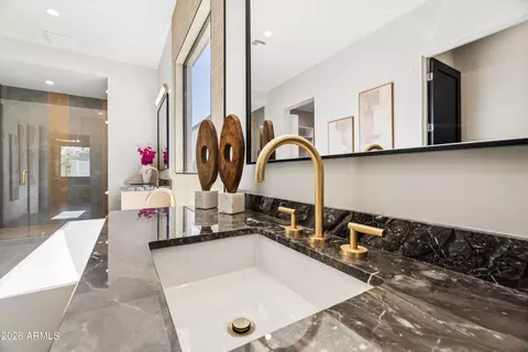 Bath - 3210 E Oregon Ave, Phoenix, AZ 85018 photo 12 of 20