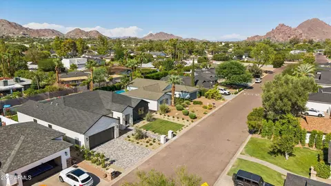View/Area - 3210 E Oregon Ave, Phoenix, AZ 85018 photo 2 of 3