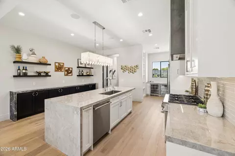 Kitchen - 3210 E Oregon Ave, Phoenix, AZ 85018 photo 8 of 11