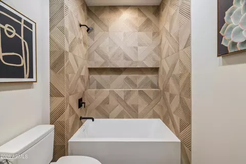 Bath - 3210 E Oregon Ave, Phoenix, AZ 85018 photo 19 of 20