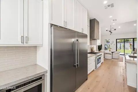 Kitchen - 3210 E Oregon Ave, Phoenix, AZ 85018 photo 4 of 11