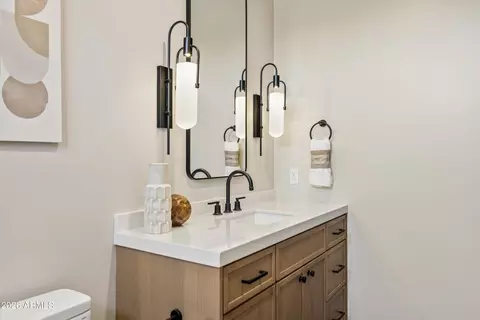 Bath - 3210 E Oregon Ave, Phoenix, AZ 85018 photo 17 of 20