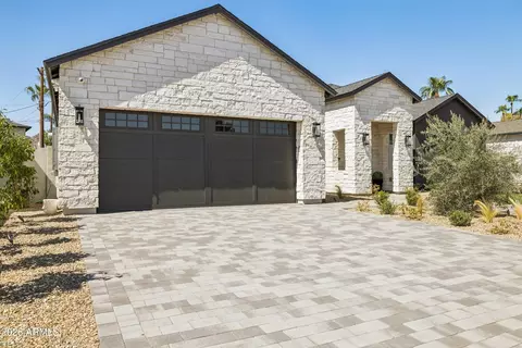 Exterior - 3210 E Oregon Ave, Phoenix, AZ 85018 photo 3 of 11