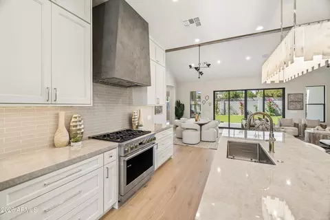 Kitchen - 3210 E Oregon Ave, Phoenix, AZ 85018 photo 7 of 11