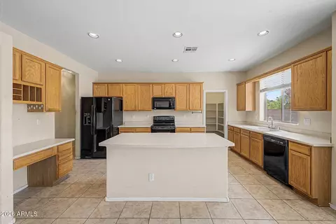 Kitchen - 2070 E 38th Ave, Apache Junction, AZ 85119 photo 1 of 3