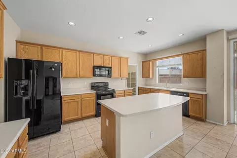 Kitchen - 2070 E 38th Ave, Apache Junction, AZ 85119 photo 2 of 3