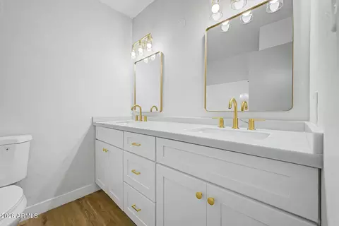 Bath - 1709 W Stella Ln, Phoenix, AZ 85015 photo 4 of 4